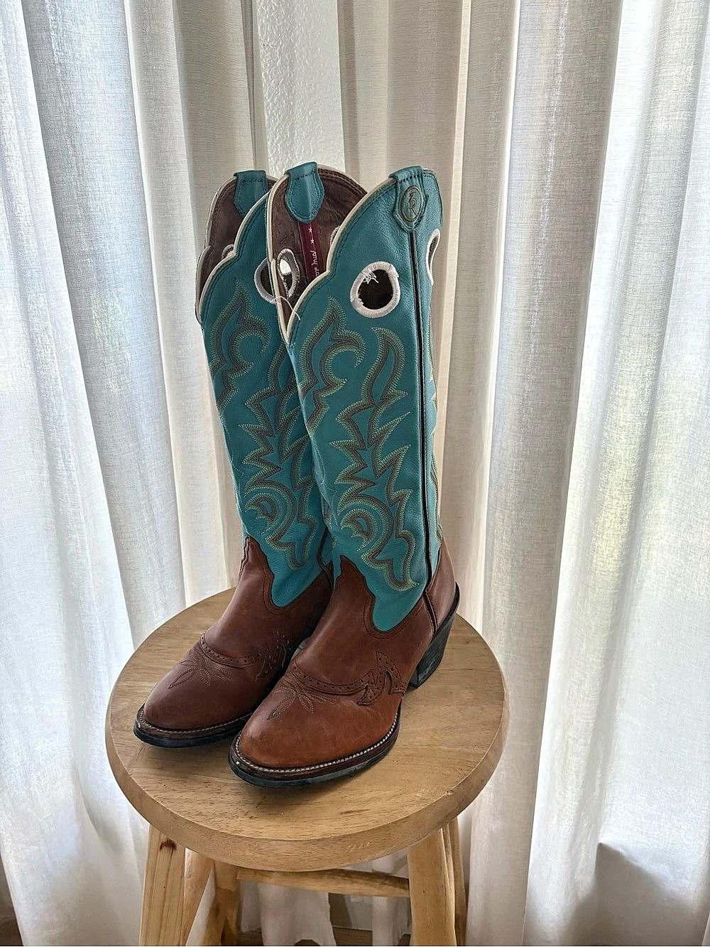 Tony Lama Western boot Embroidered Western Boots in Brown & Blue US 8